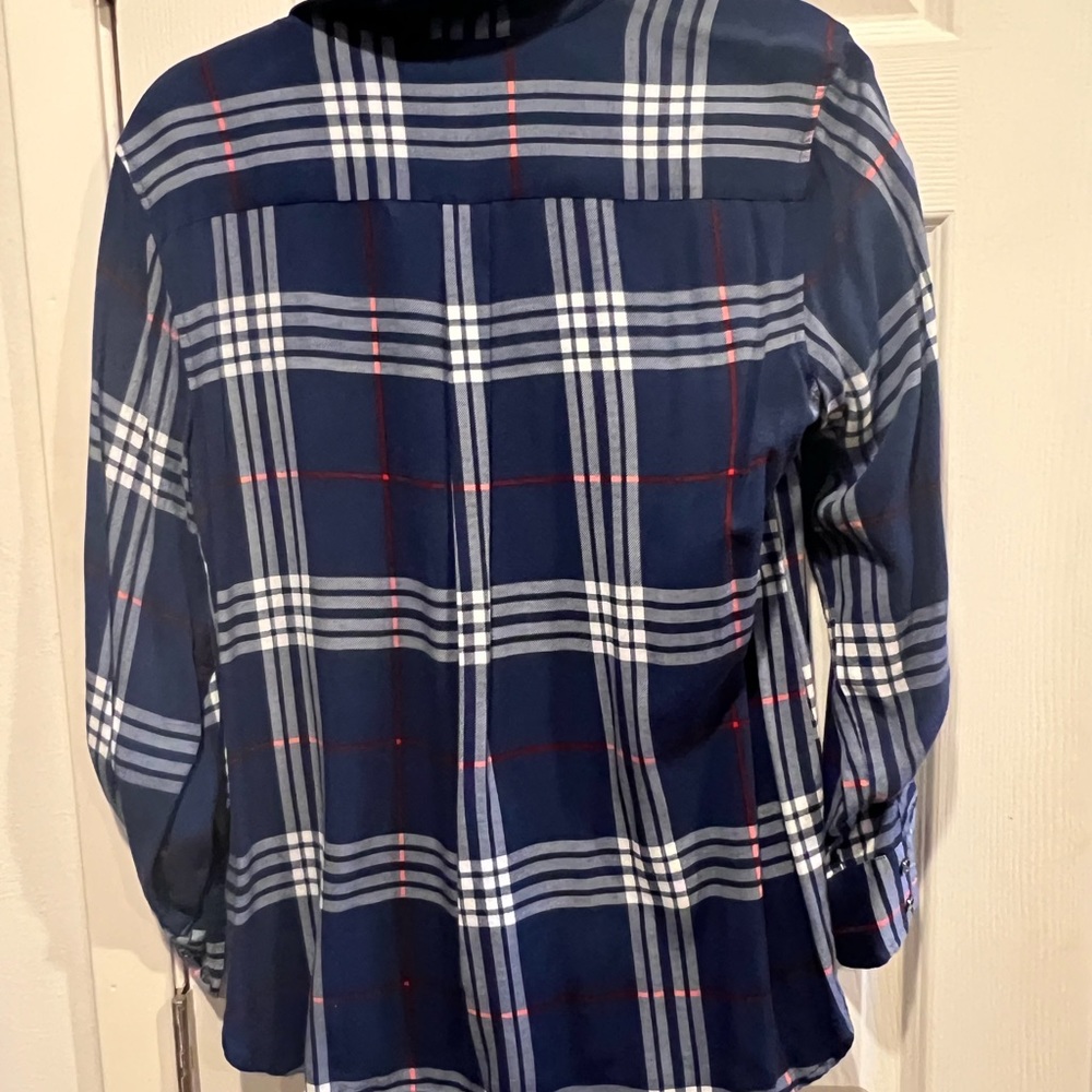 Two by Vince Camuto button down with roll up sleeves and button - Picture 7 of 7